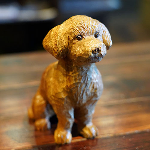 愛犬の彫刻